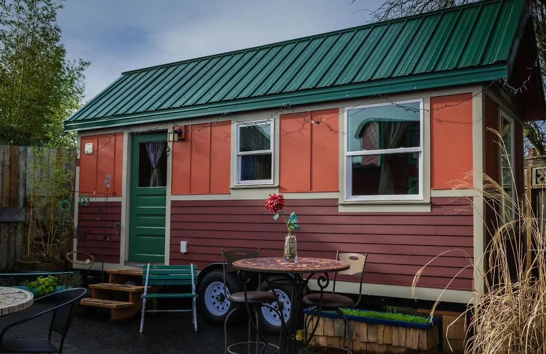 Caravan- The Tiny House Hotel-1
